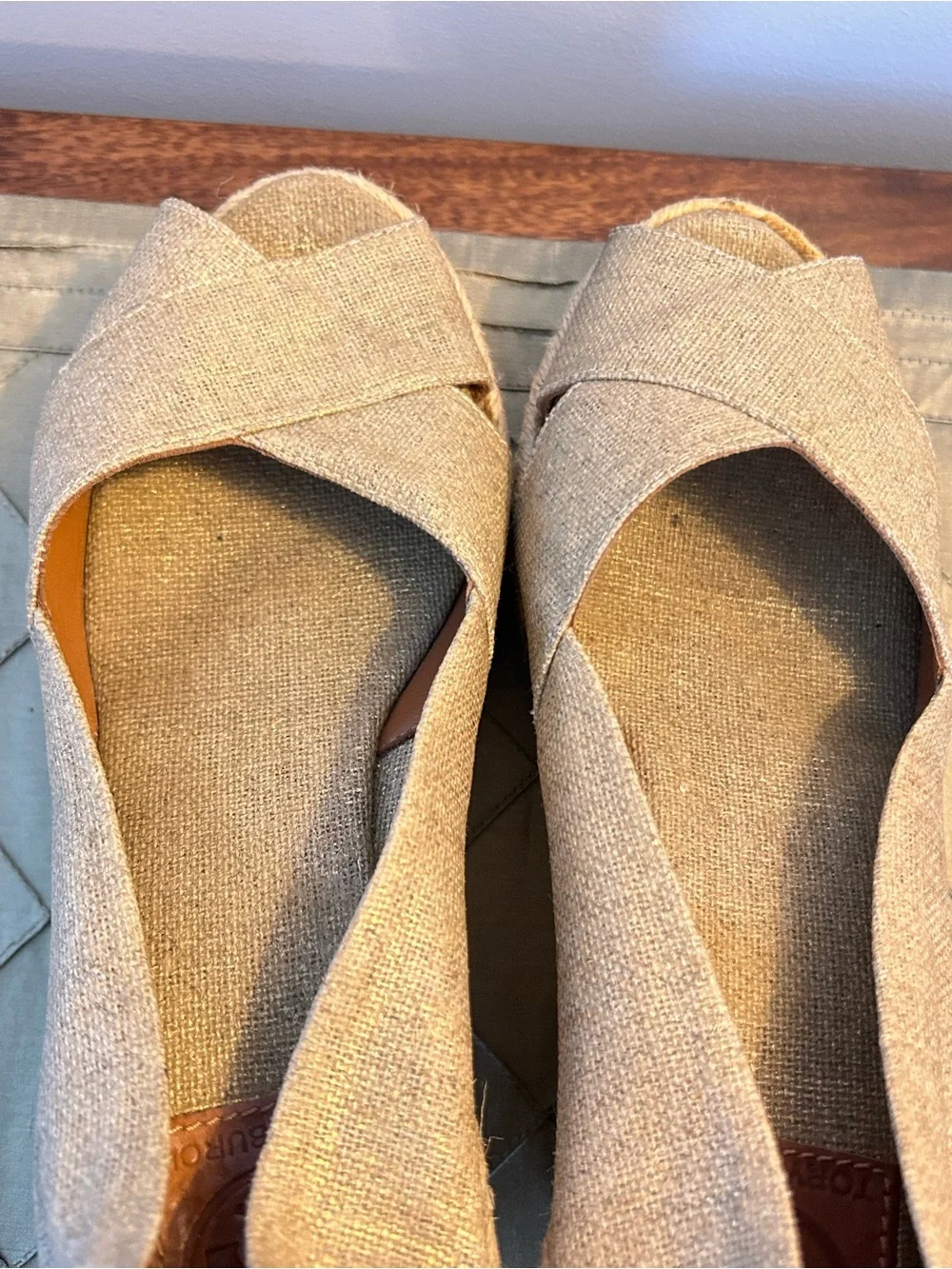Tory Burch Filipa Gold Shimmer Beige Espadrille Wedge Peep-Toe Size 8